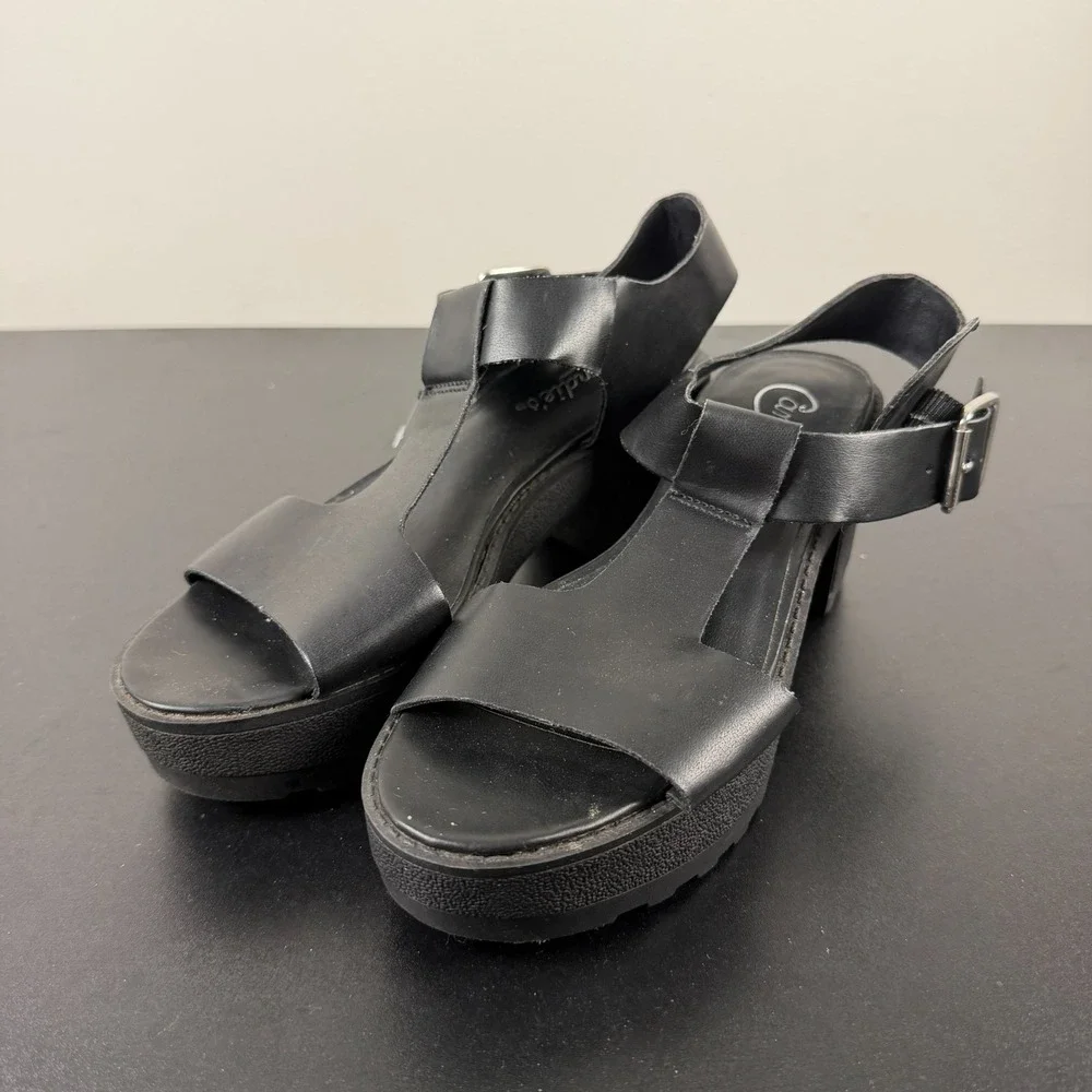 Candies Platform Sandals Women's 7M Black Leather T-Strap Chunky Buckle Heels